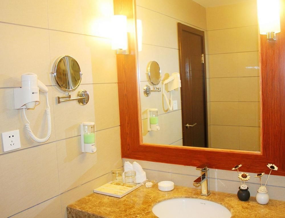 Chengdu Ronghome Hotel מראה חיצוני תמונה