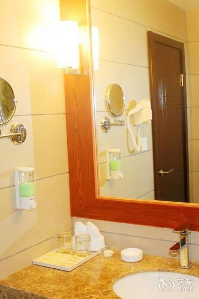 Chengdu Ronghome Hotel מראה חיצוני תמונה