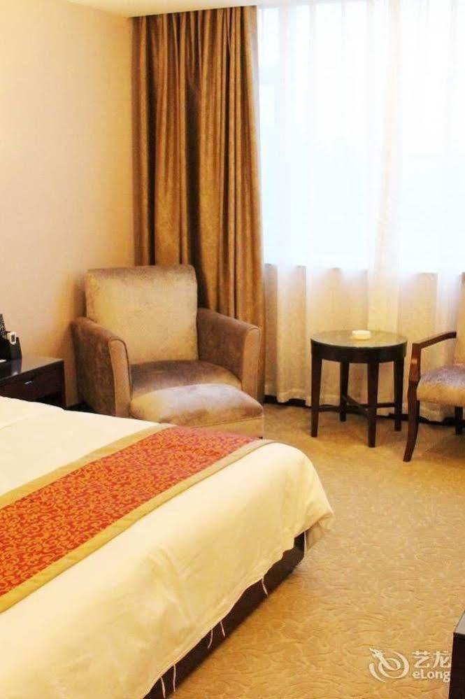 Chengdu Ronghome Hotel מראה חיצוני תמונה